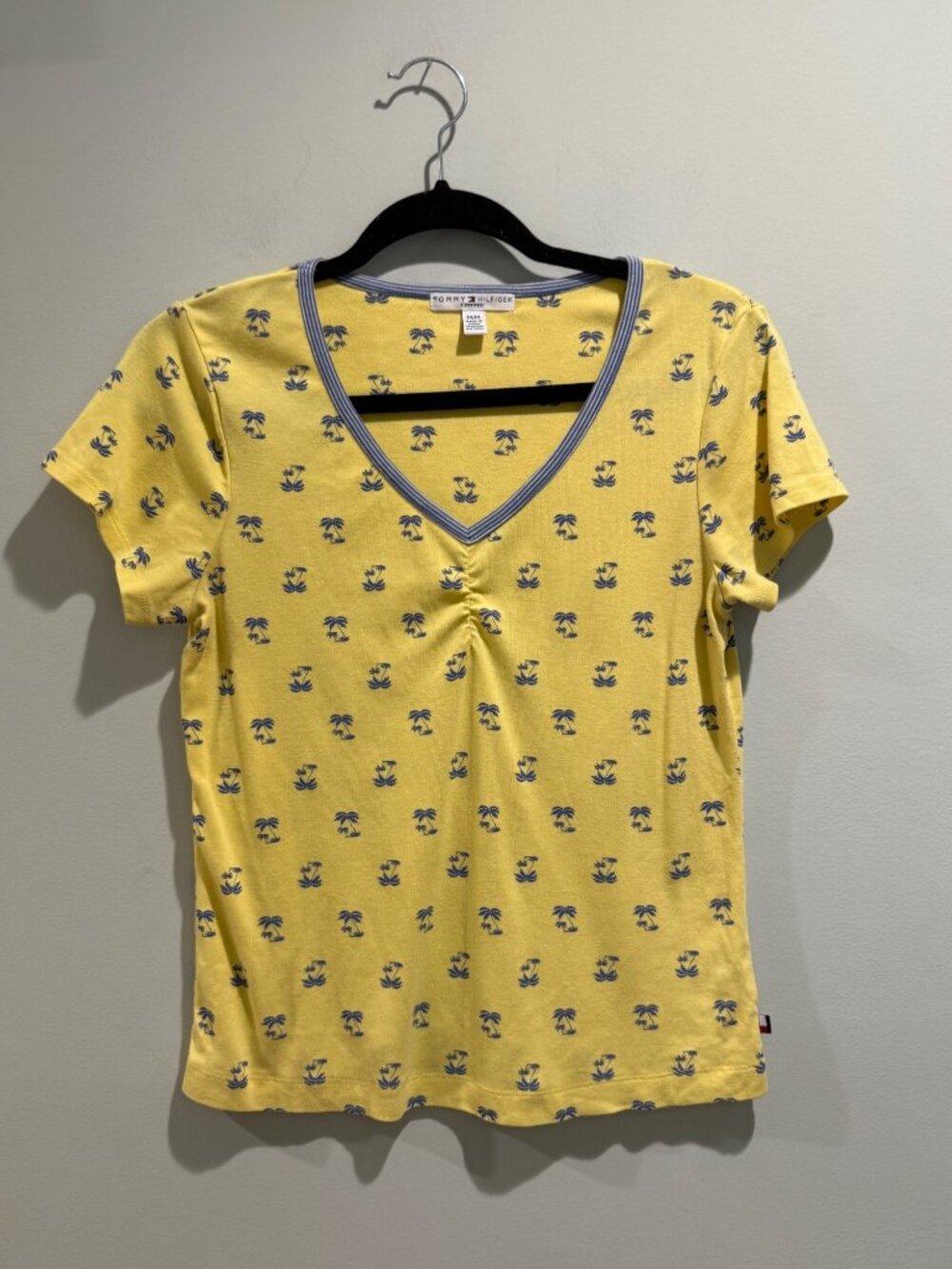 Tommy Hilfiger Sleepwear Women’s Y2K Yellow Palm Tree V-Neck Pajama Top Medium